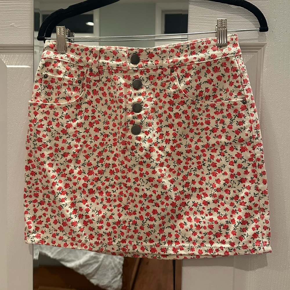Billabong Cute As A Button floral denim mini skirt size 27